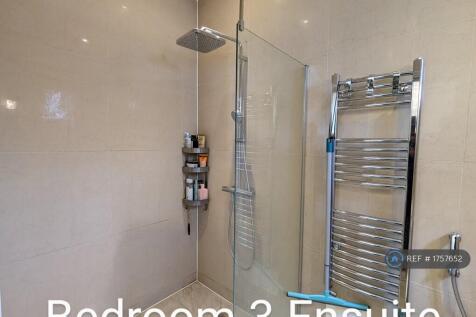 Bedroom 3 Ensuite