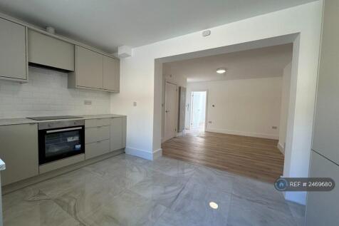 Kitchen (View 2)
