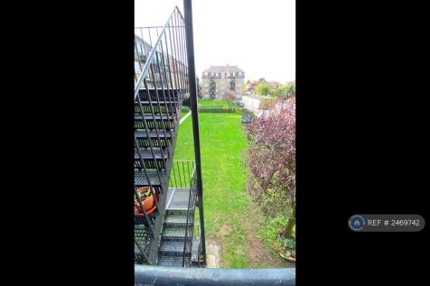 Direct Access To Communal Gardens