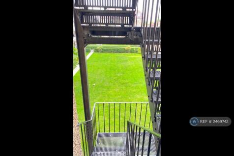 Direct Access To Communal Gardens