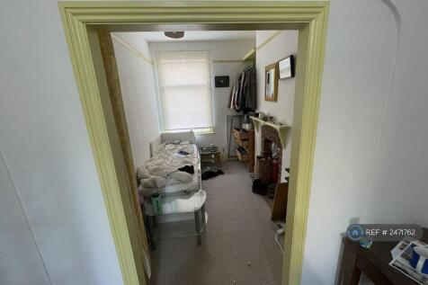 Bedroom (With Double Bed)