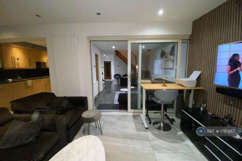 Kitchen/Tv Room