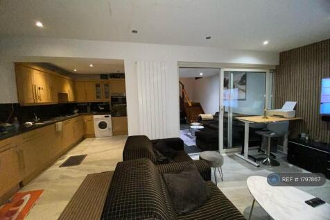 Kitchen/Tv Room