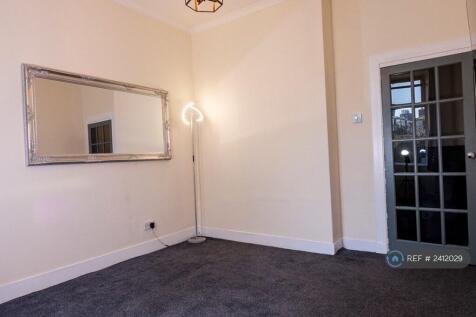 Large Living Room With Mirror