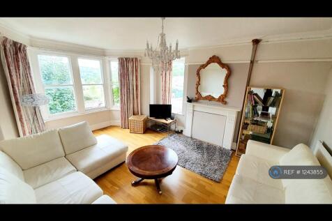 Huge South Facing Lounge