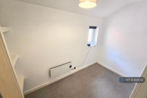 Bedroom 2/Home Office/Walk-In Dressing Room.