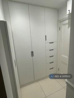 Wardrobe Entrance Aerea