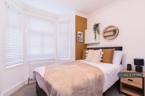 Room 1- 138 Bath St. £625 Pcm 
