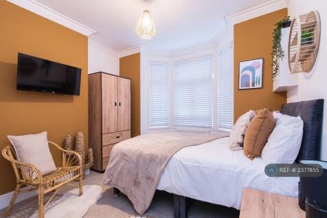 Room 1- 138 Bath St. £625 Pcm 