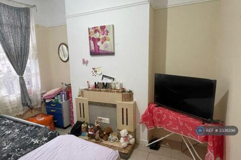 Downstairbedroom2 