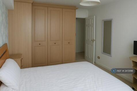 Bedroom (Ai Decluttered)