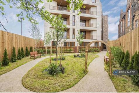 Communal Garden / Building