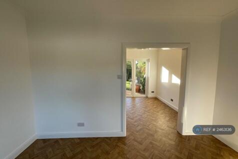 Lounge Through To Dining Kitchen