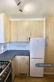 Kitchen - With Plenty Of Storage