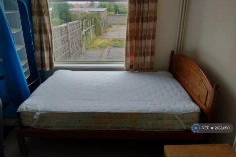 Spacious Double Bedroom [1] (Ground Floor)