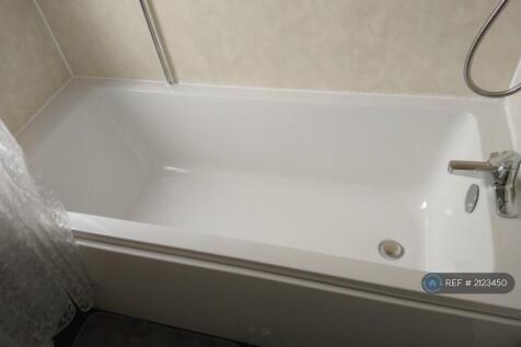 Family Bathroom (Pic-1)