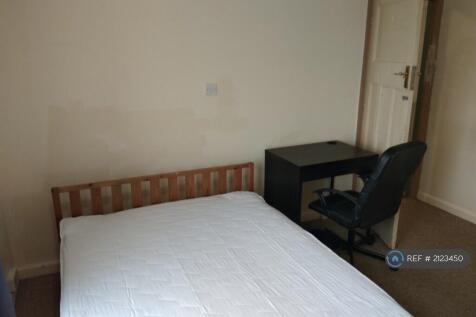 Spacious Double Bedroom [2] (Upstairs)