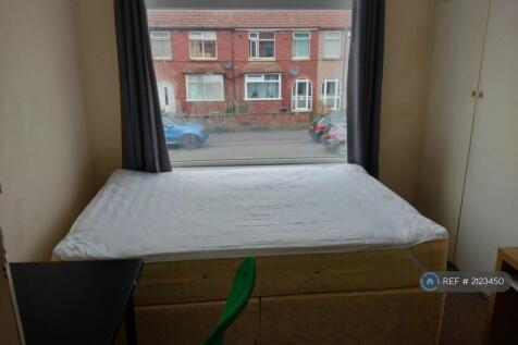 Spacious Double Bedroom [3] (Upstairs)