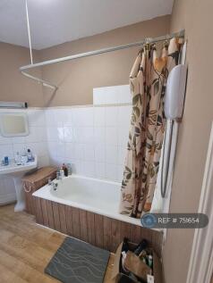 Bath With Electric Shower