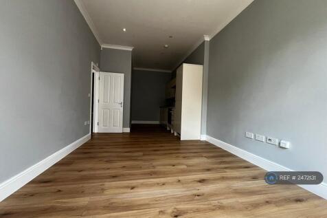 Living Room / Kitchen