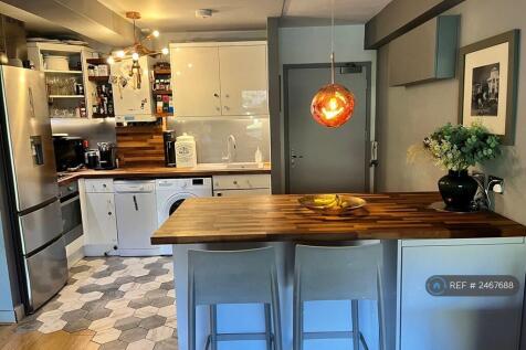 Island &amp; Kitchen