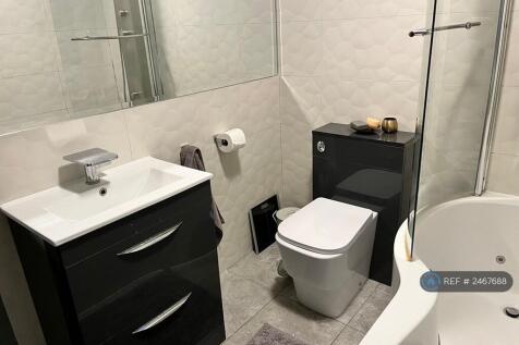 Toilet, Sink &amp; Mirror