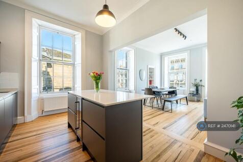 Open Plan Living/Kitchen/Dining