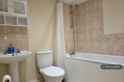 Bathroom - Floor 1