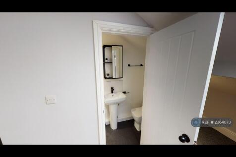 Room 5 En- Suite Toilet And Bath
