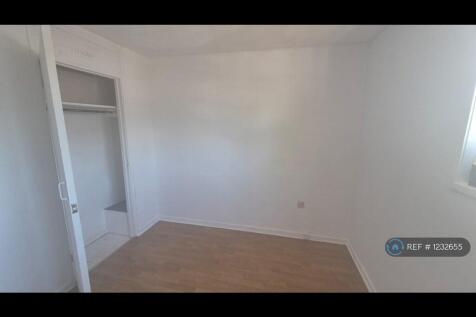 2nd Bedroom With Built-In Wardrobe