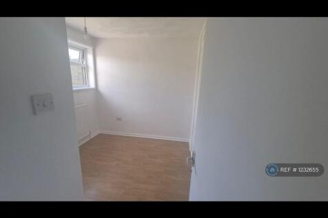 3rd Bedroom With Built-In Wardrobe