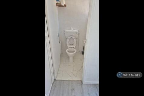 Downstairs Cloakroom / Toilet