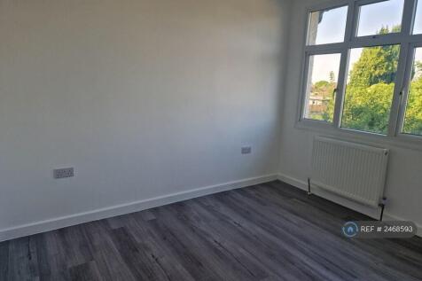 Middle Bedroom