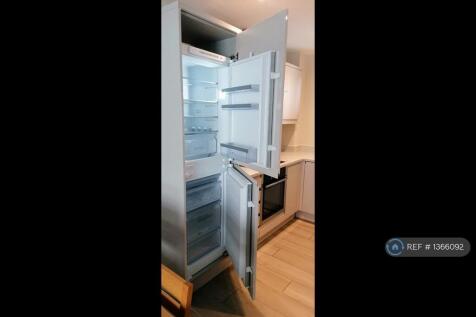 Full Size Fridge Freezer