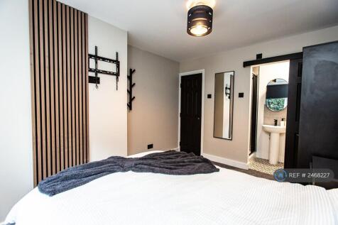 Ensuite Bedroom 1