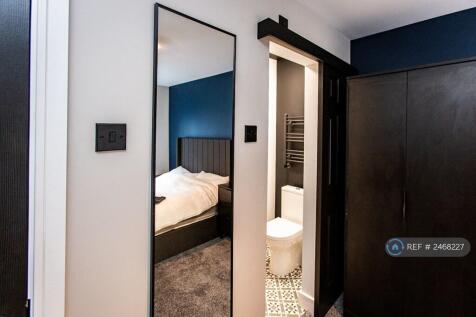 Ensuite Bedroom 1