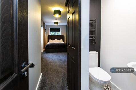 Ensuite Bedroom 2