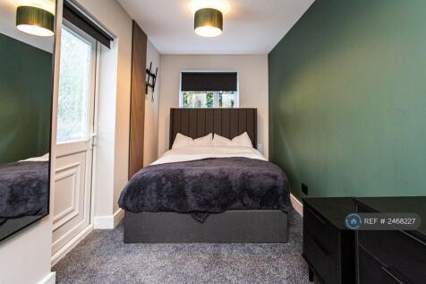 Ensuite Bedroom 2