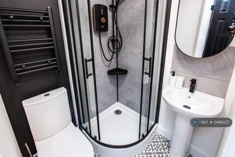 Ensuite Bathroom 5