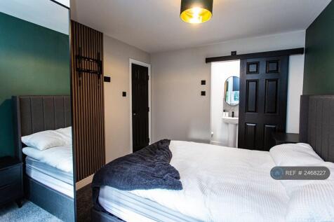 Ensuite Bedroom 4