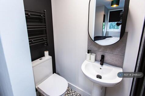 Ensuite Bathroom 4