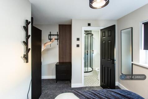 Ensuite Bedroom 3