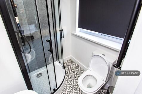 Ensuite Bathroom 3