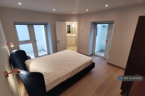 Bed 1 Entrance