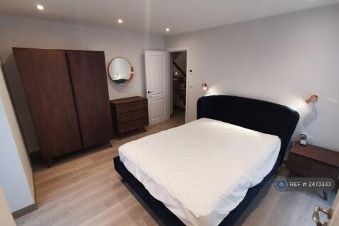 Bed 1 Opposite