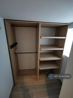 Bed 2 Walk-In