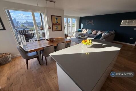 Living Area - Kitchen/Breakfast Bar