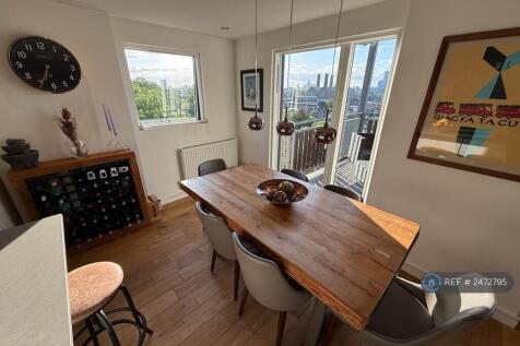 Living Area - Diner