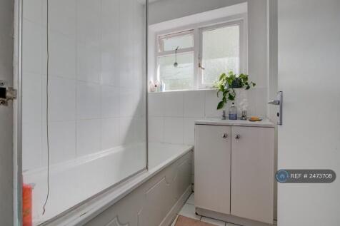 Middle Floor Bathroom