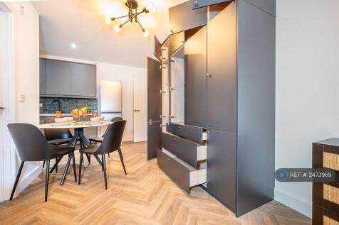 Built In Wardrobe 